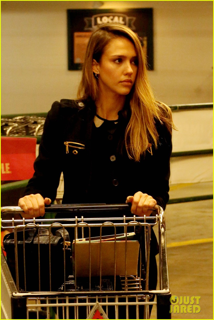 Jessica Alba: Whole Foods Shopper!: Photo 2781683 | Jessica Alba Photos