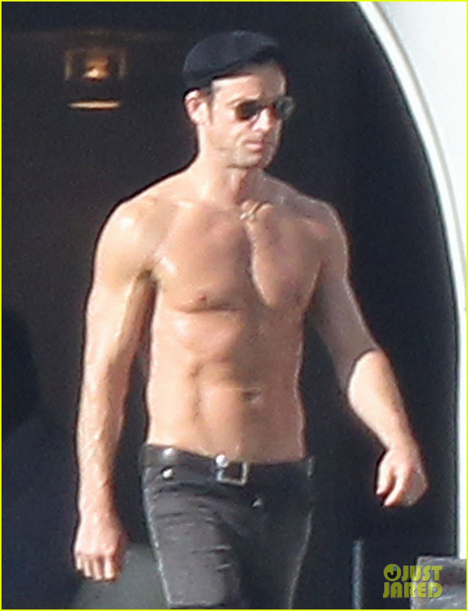 Jennifer Aniston Bikini Sunbathing with Shirtless Justin Theroux