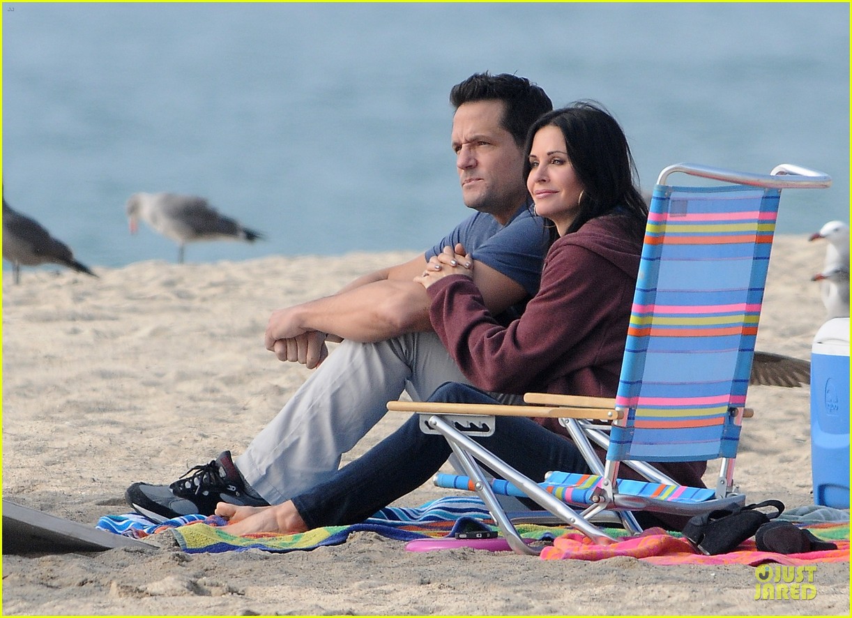Courteney Cox 'Cougar Town' Set with Josh Hopkins! Photo 2771589