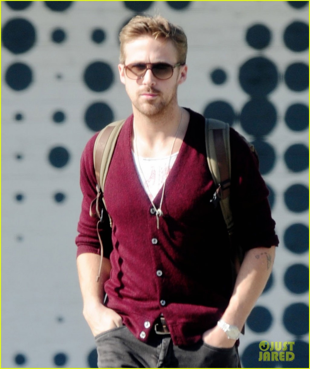 ryan gosling wears new sweater for breakfast 052771993