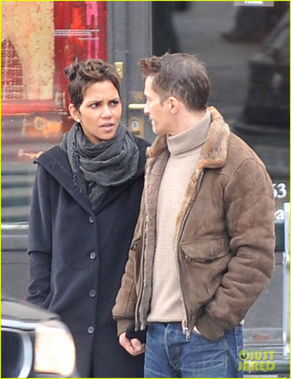 Halle Berry & Olivier Martinez Hold Hands in Paris! Photo 2781050