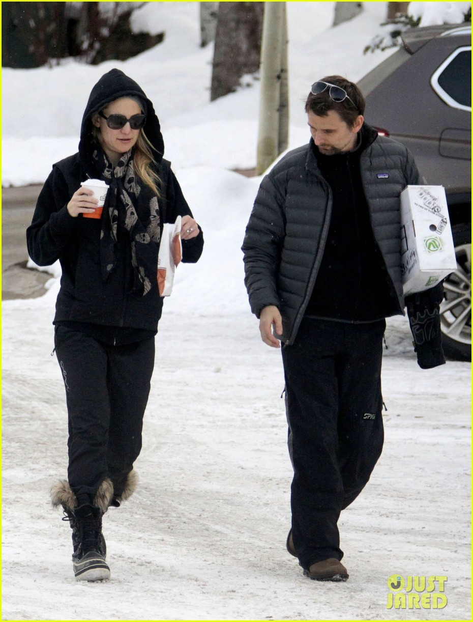 Kate Hudson & Matt Bellamy: Snowy Aspen Stroll!: Photo 2781177 | Kate