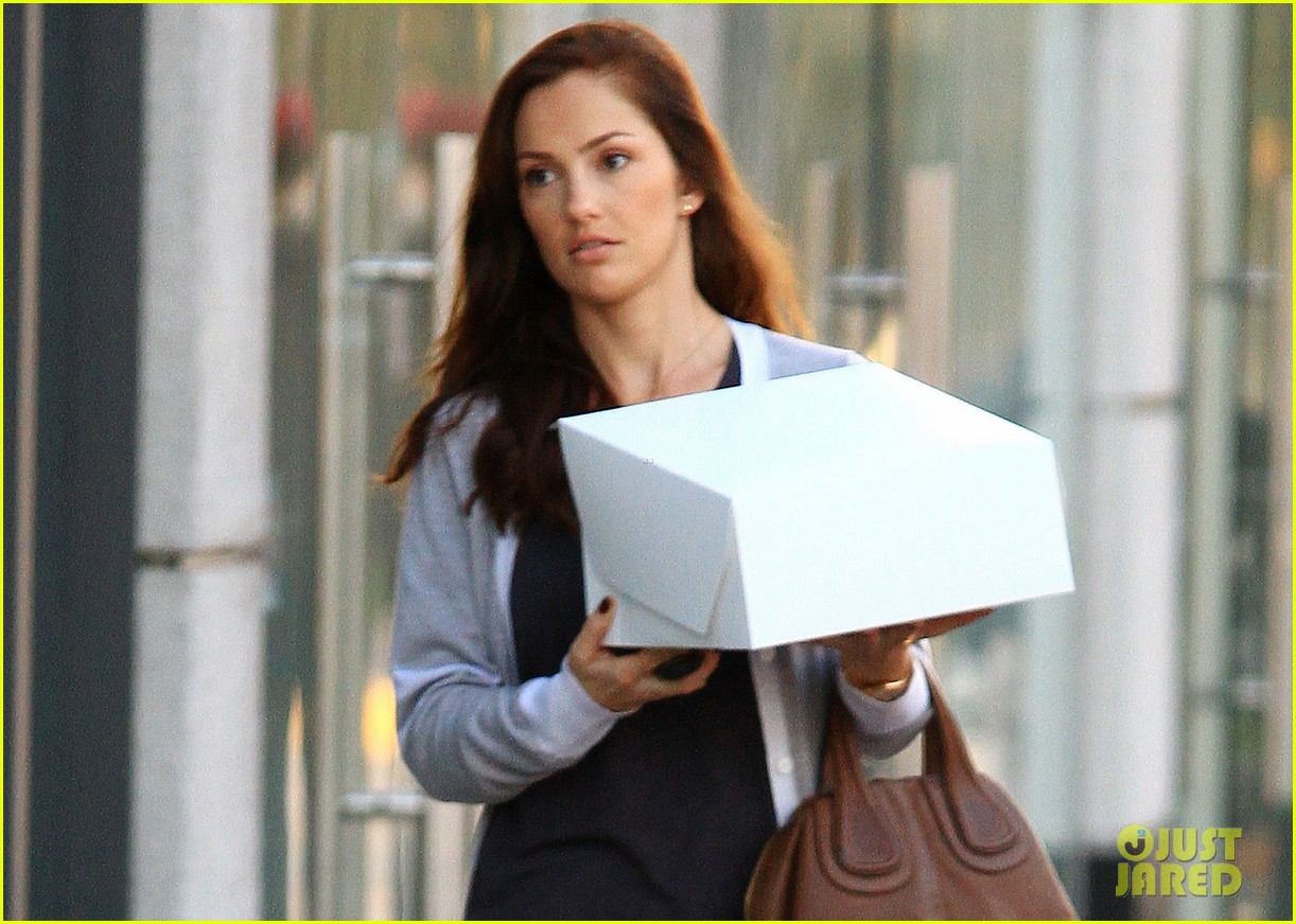 Minka Kelly: Birthday Cake Pick-Up!: Photo 2775264 | Minka Kelly Photos