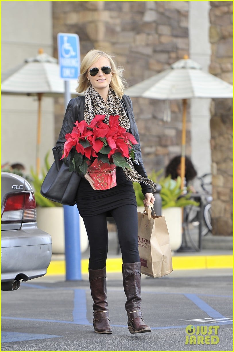 Photo: malin akerman gelsons holiday shopper 01 | Photo 2778292 | Just