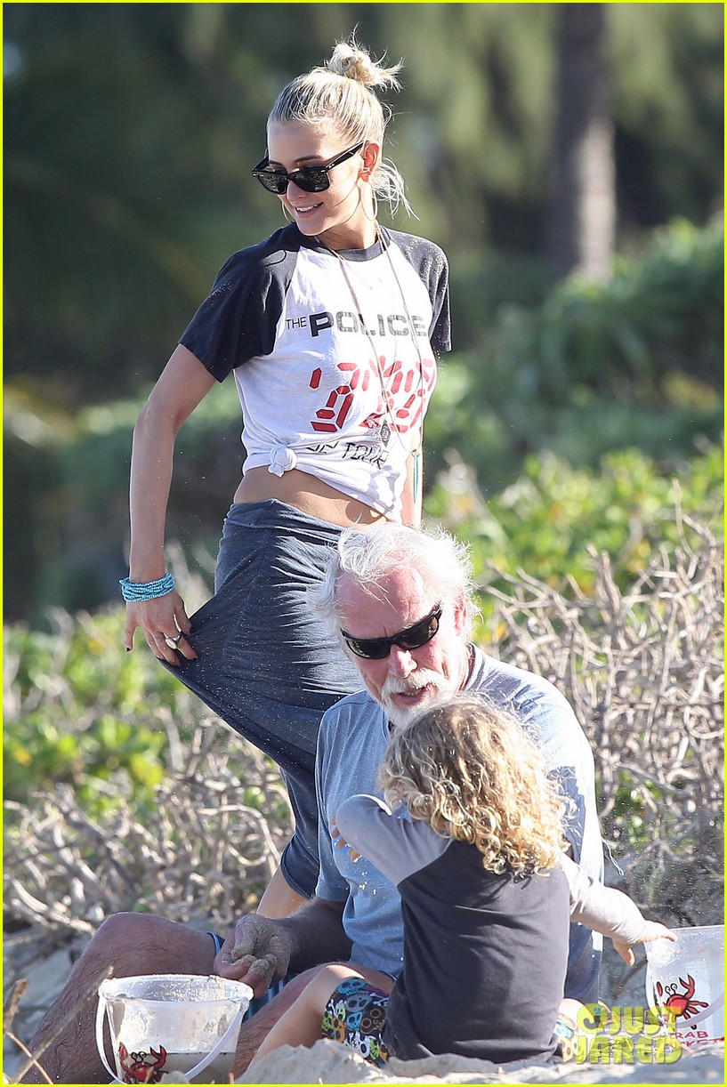 Ashlee Simpson Beach Kisses for Bronx! Photo 2781802 Ashlee Simpson