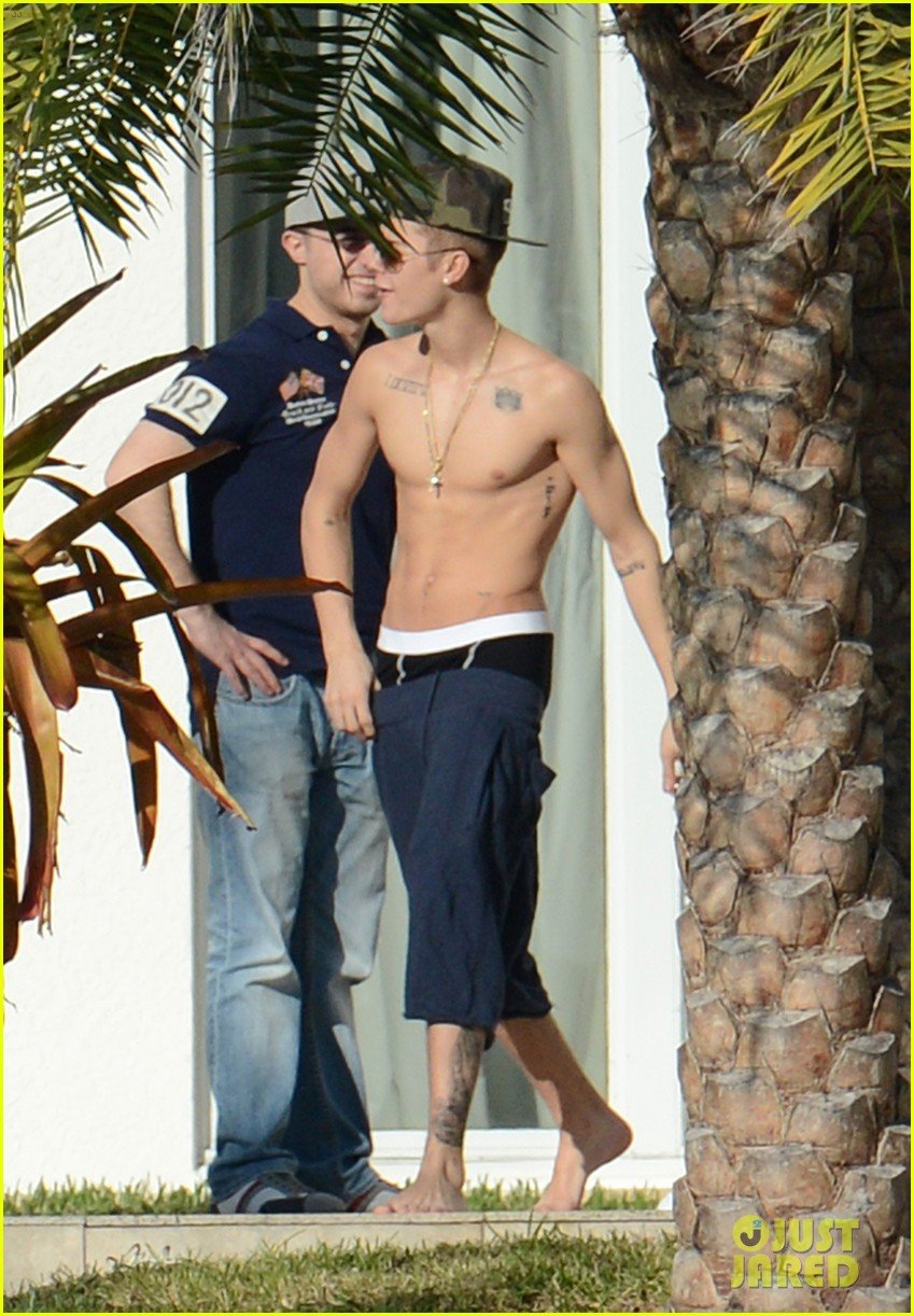 Justin Bieber Shirtless & UnderwearClad in Miami! Photo 2800339 Justin Bieber, Shirtless