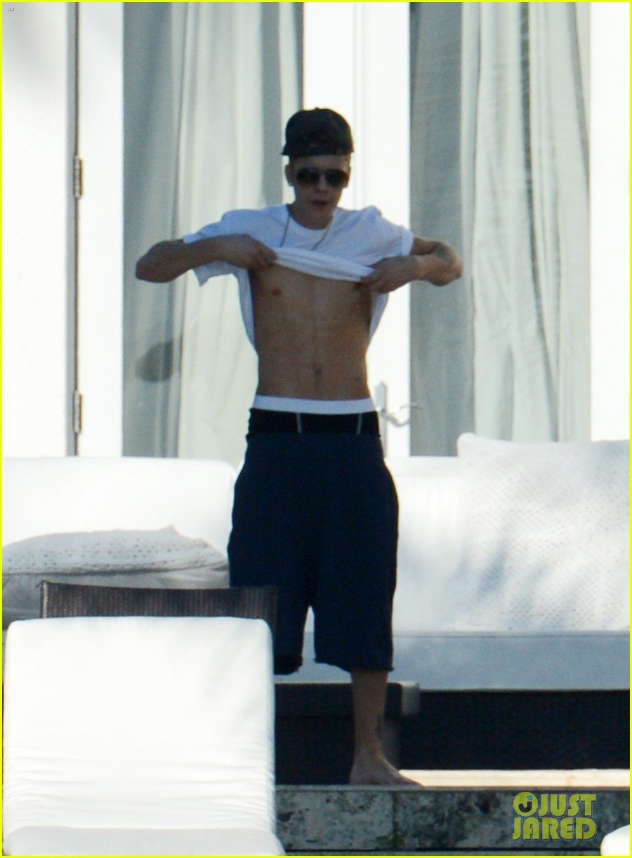 Justin Bieber Shirtless & UnderwearClad in Miami! Photo 2800355 Justin Bieber, Shirtless