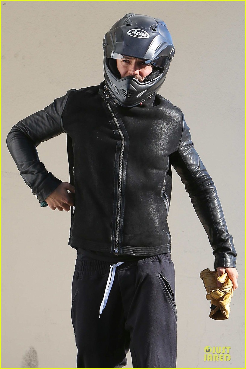 Orlando Bloom Motorcycle Ride to the Gym! Photo 2785197 Orlando Bloom Pictures Just Jared