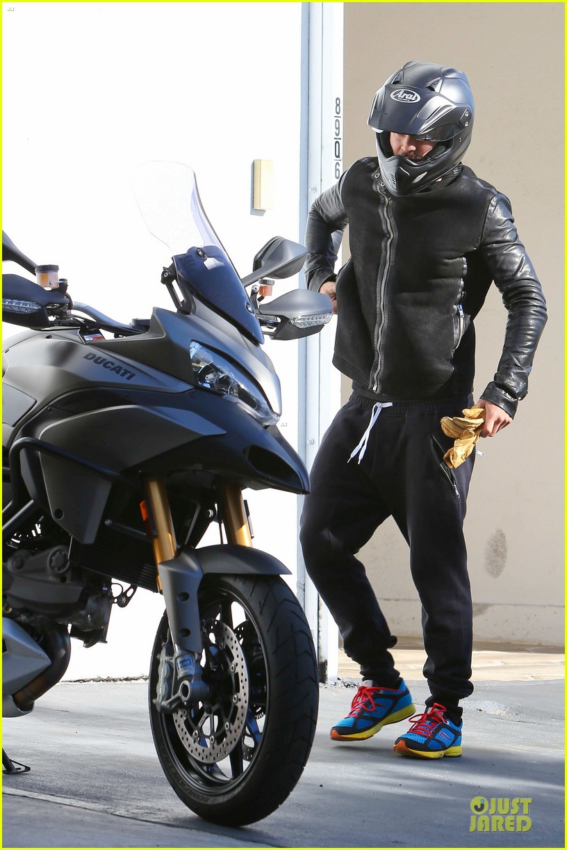 Orlando Bloom Motorcycle Ride to the Gym! Photo 2785200 Orlando
