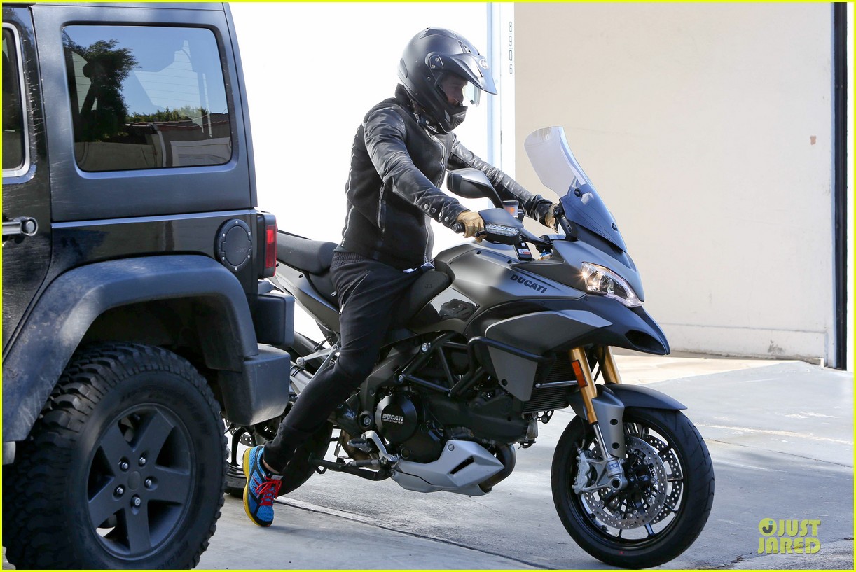 Orlando Bloom Motorcycle Ride to the Gym! Photo 2785201 Orlando