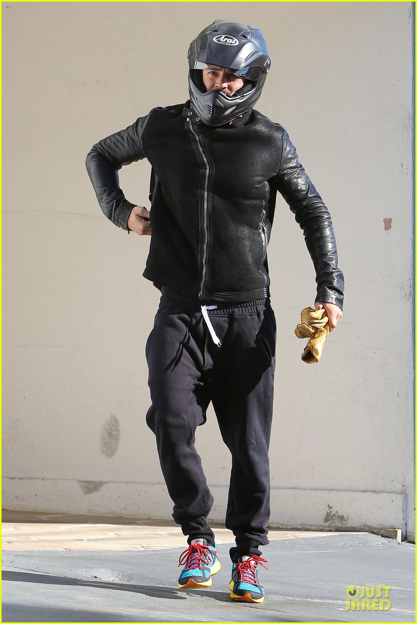 Orlando Bloom Motorcycle Ride to the Gym! Photo 2785202 Orlando