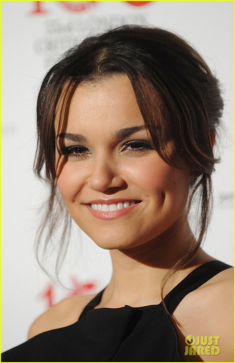 Emily Blunt & Samantha Barks: London Critics Circle Awards!: Photo