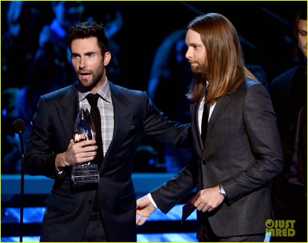 Adam Levine People S Choice Awards 2013 Red Carpet Photo 2787905