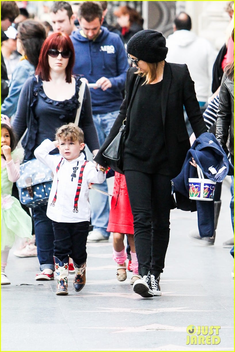 Nicole Richie Saturday Fun with Sparrow! Photo 2799436 Celebrity(02)