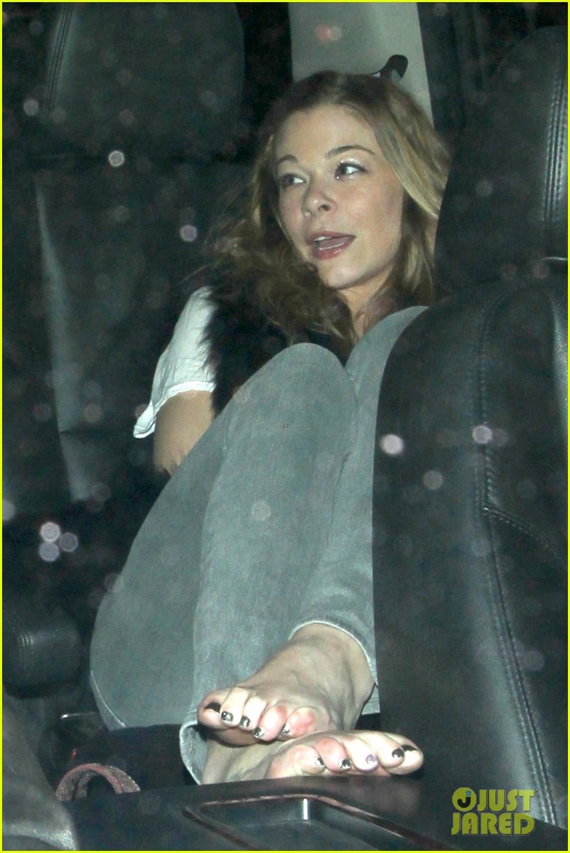 LeAnn Rimes Barefoot In The Backseat! Photo 2785659 LeAnn Rimes