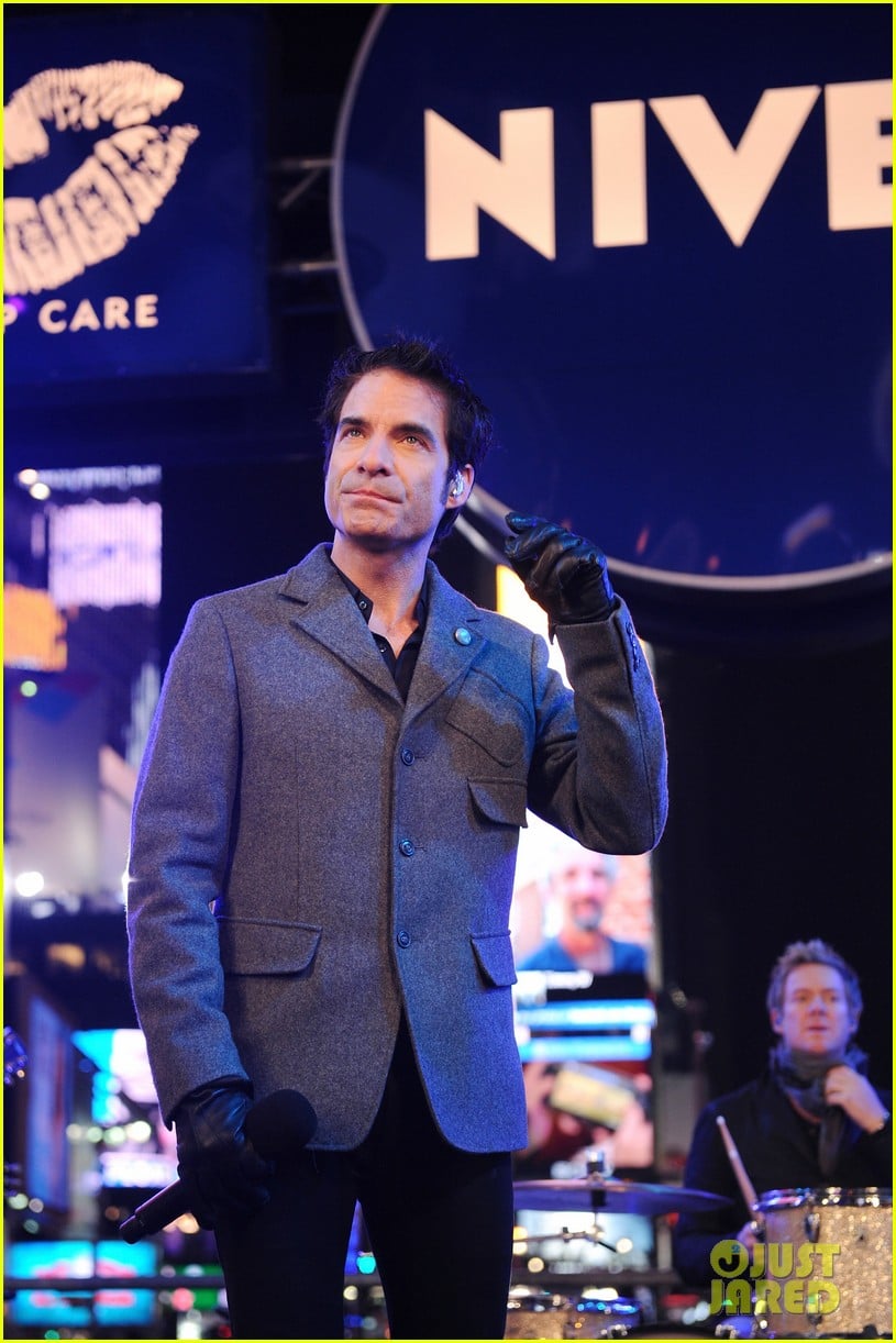 Train New Year's Eve 2013 Performance in Times Square! Photo 2783094