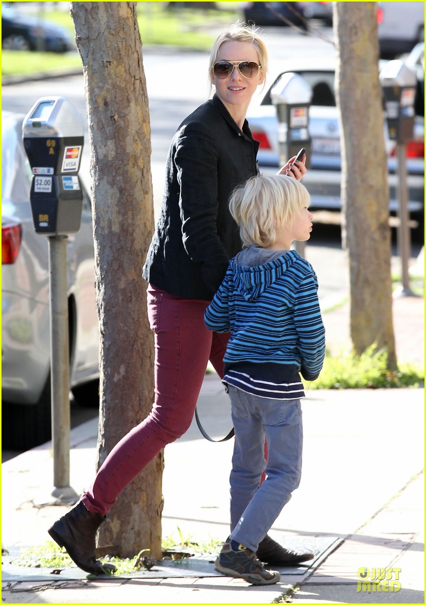 Photo: naomi watts grocery shopping with sasha 20 | Photo 2800566