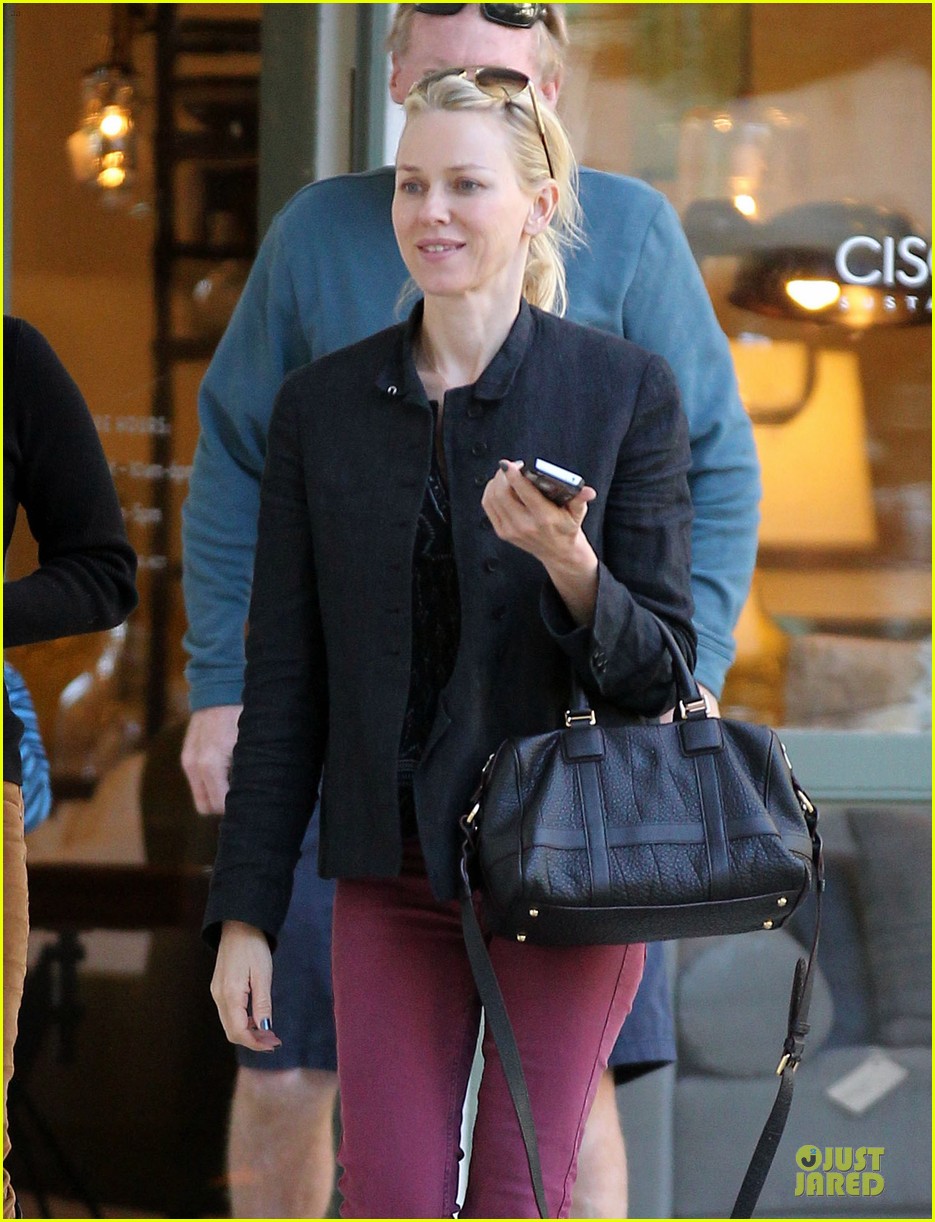 Photo: naomi watts grocery shopping with sasha 24 | Photo 2800570
