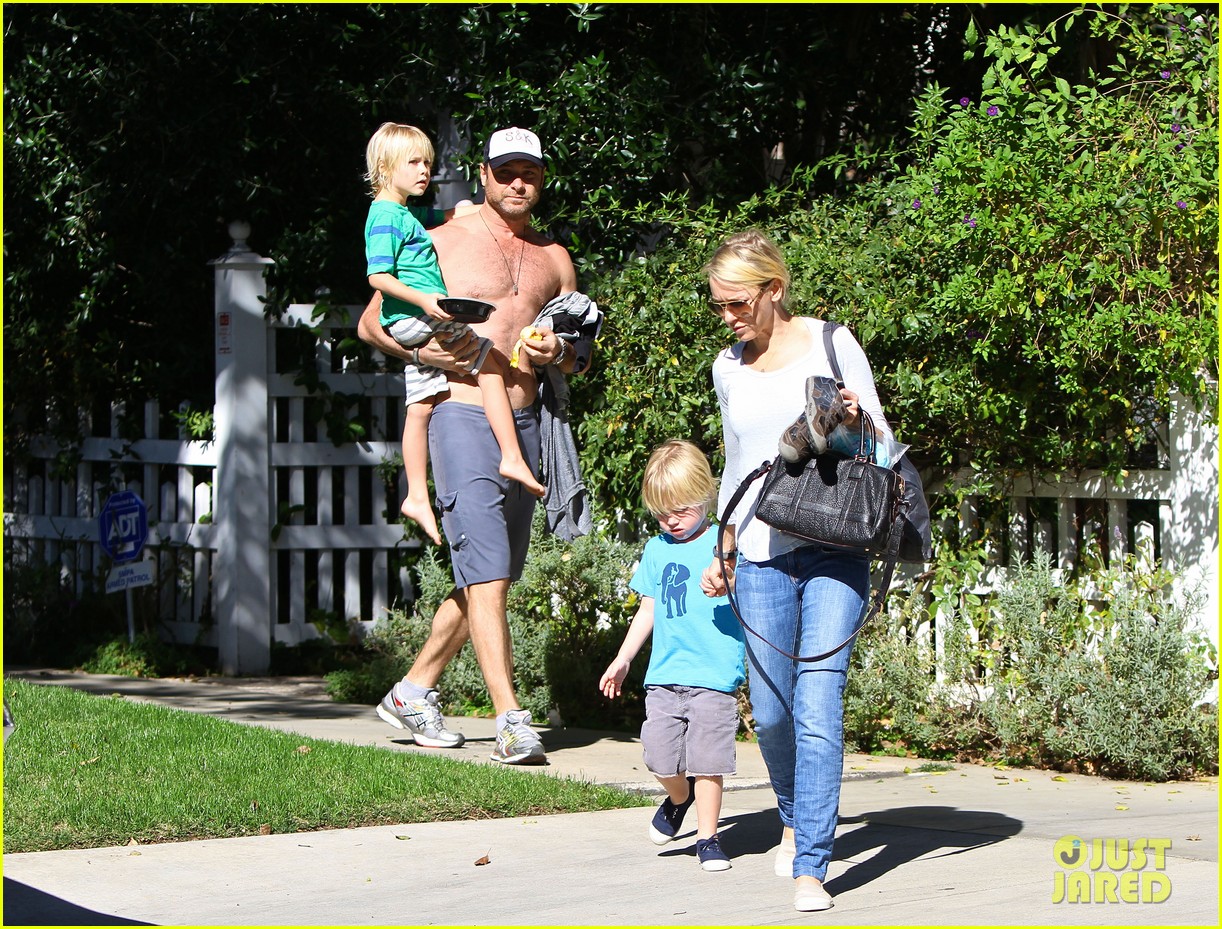 Naomi Watts & Liev Schreiber Sunday with the Kids! Photo 2796041