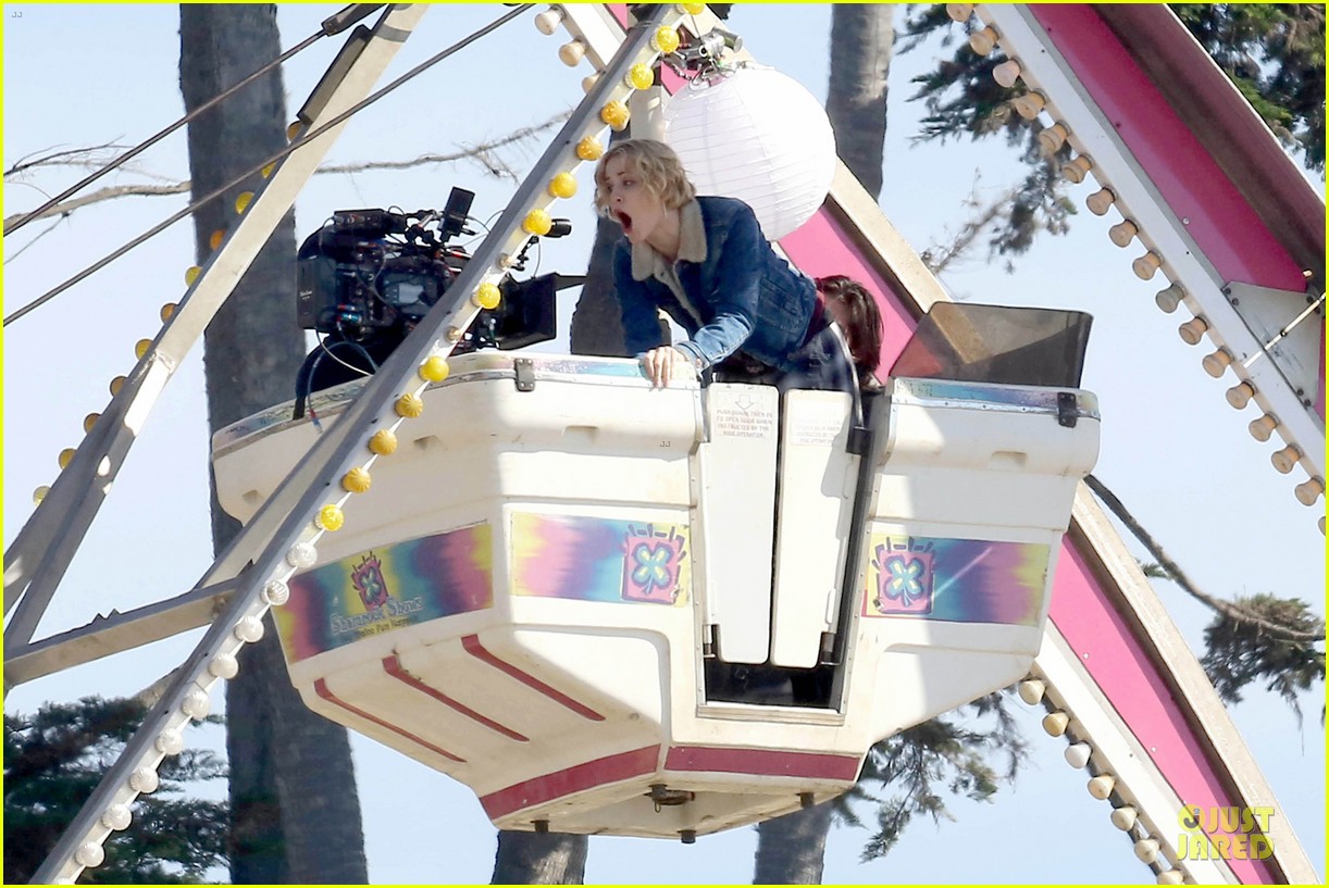 Photo evan rachel wood reacts to fans cutting for justin bieber 07