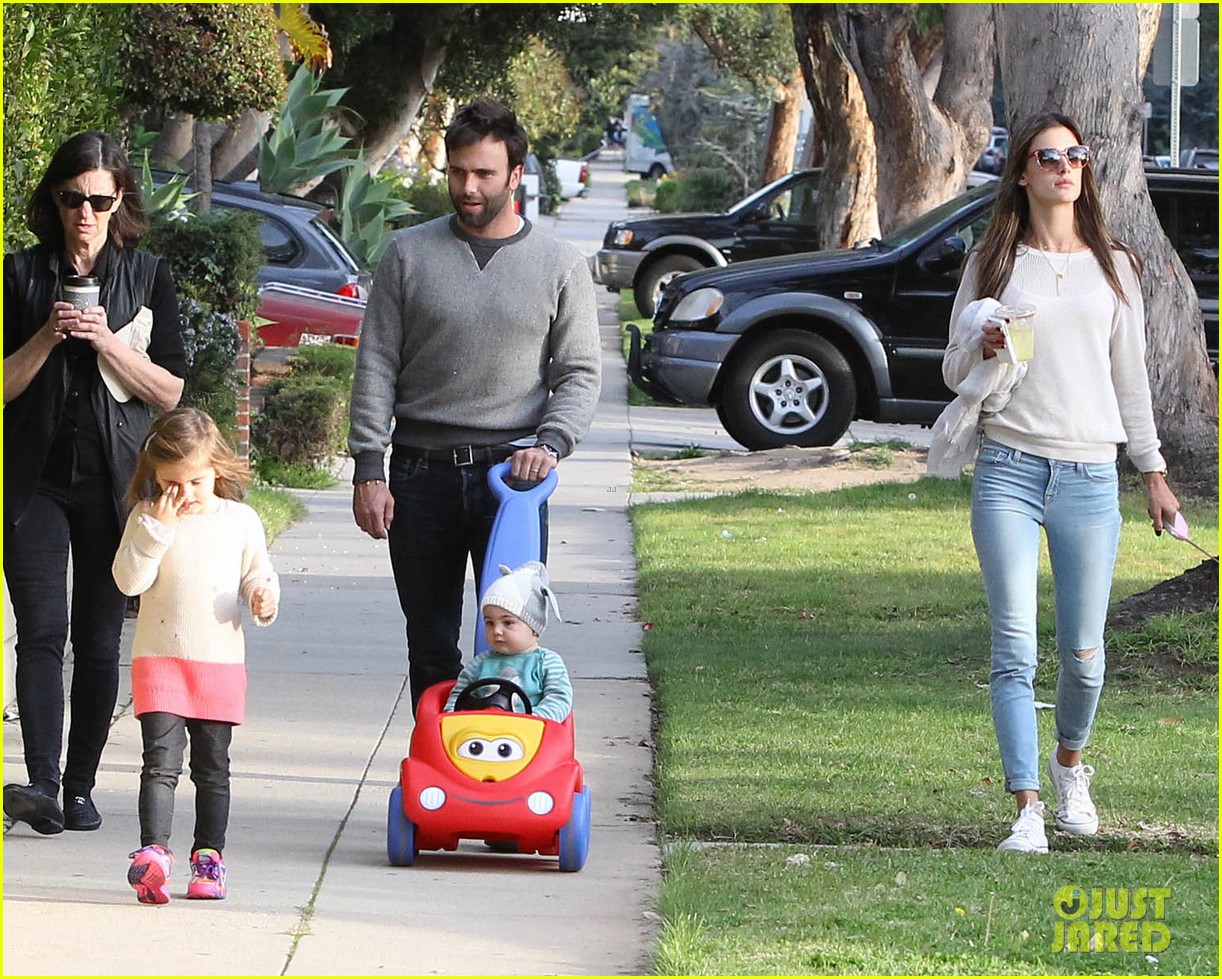 Alessandra Ambrosio & Jamie Mazur: Family Friday Stroll!: Photo 2813694