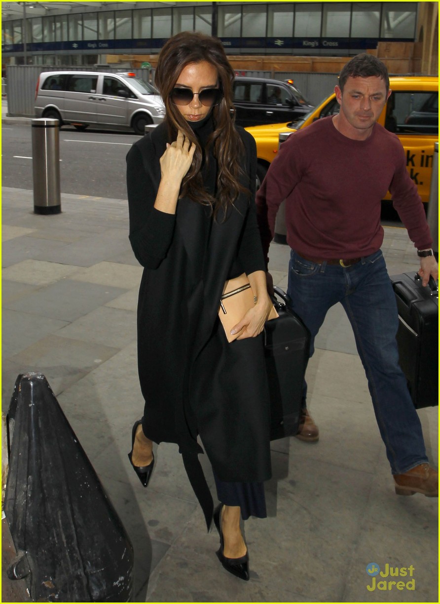 David & Victoria Beckham: Paris Saint-Germain Debut!: Photo 2818788 ...