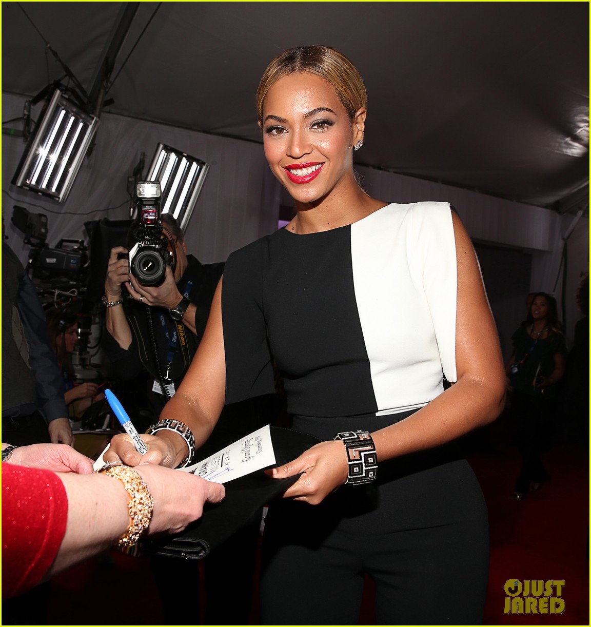 Beyonce - Grammys 2013 Red Carpet: Photo 2809295 | Beyonce Knowles