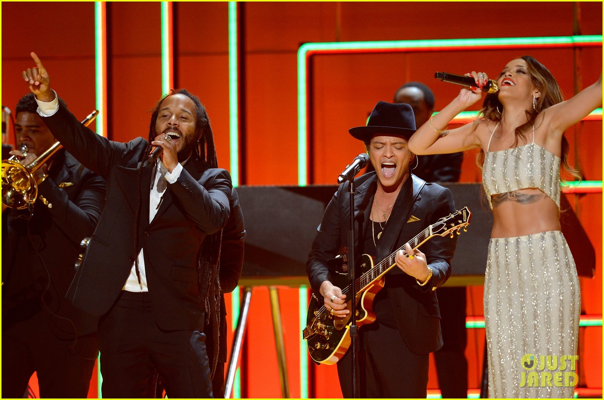 Bruno Mars & Sting Grammys 2013 Performance WATCH NOW! Photo(00)