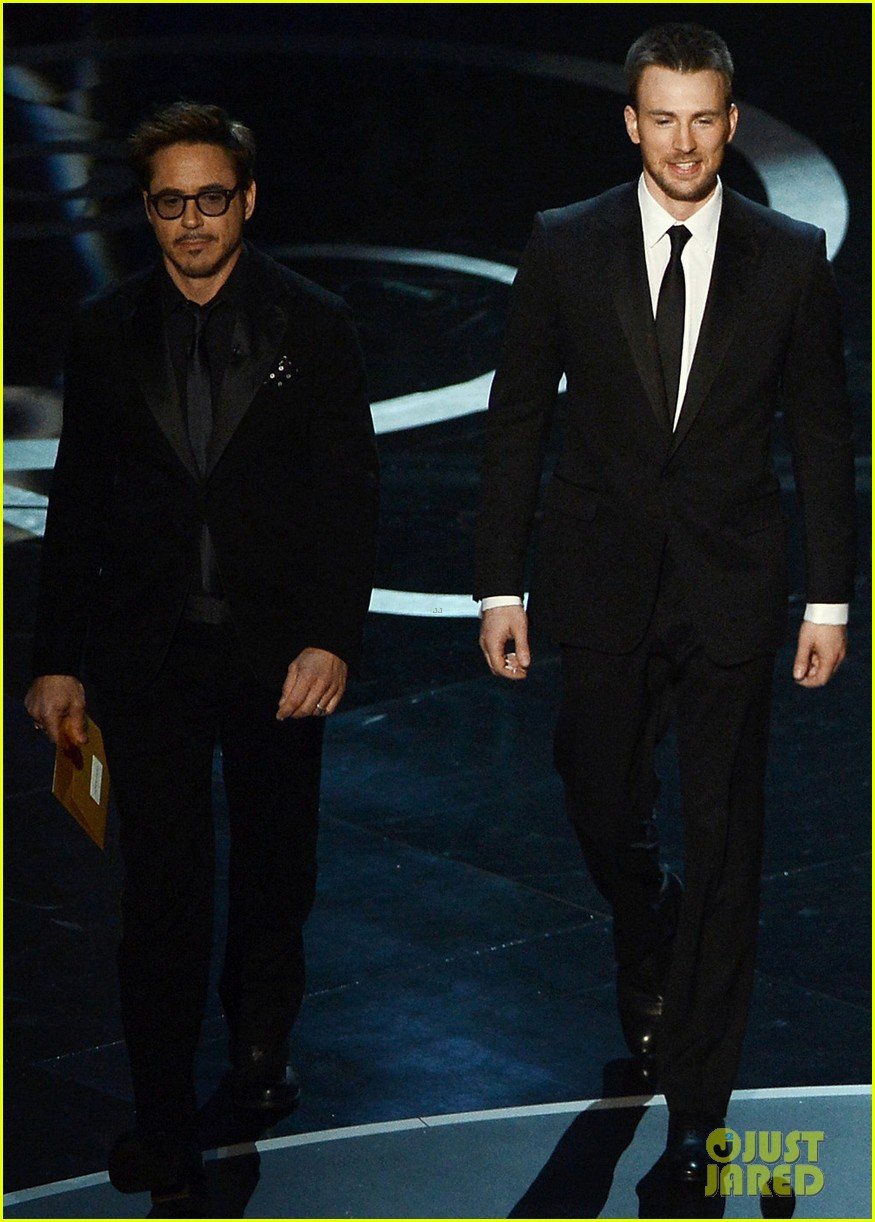 Robert Downey Jr. Oscars 2013 with 'The Avengers'! Photo 2819901