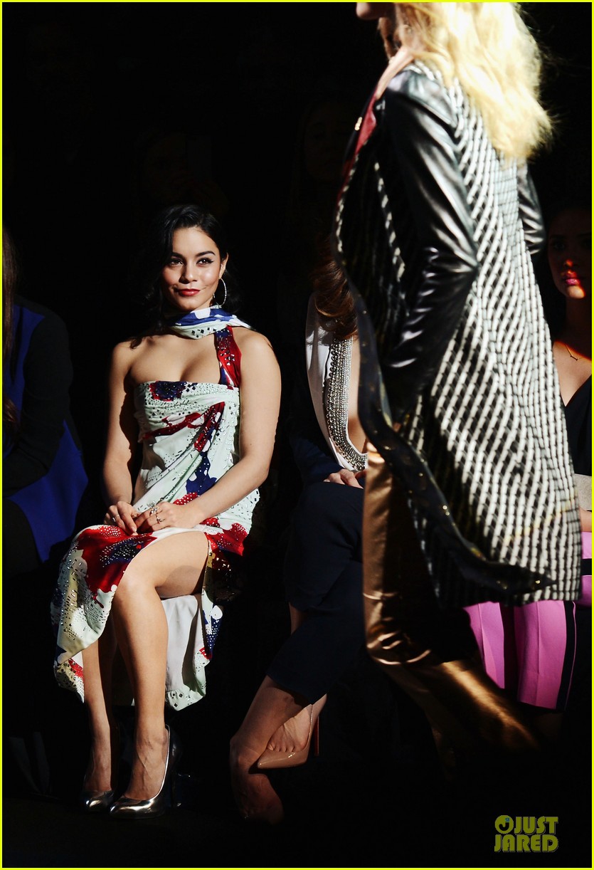 Vanessa Hudgens Diane Von Furstenberg Fashion Show! Photo 2809860