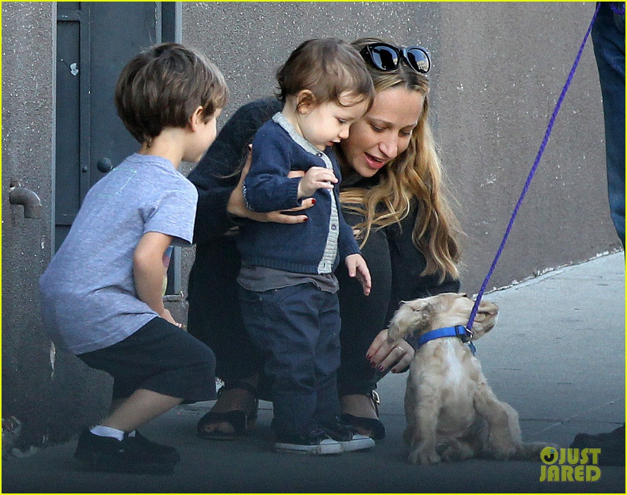 Tobey Maguire Sunday Brunch with the Family! Photo 2814446