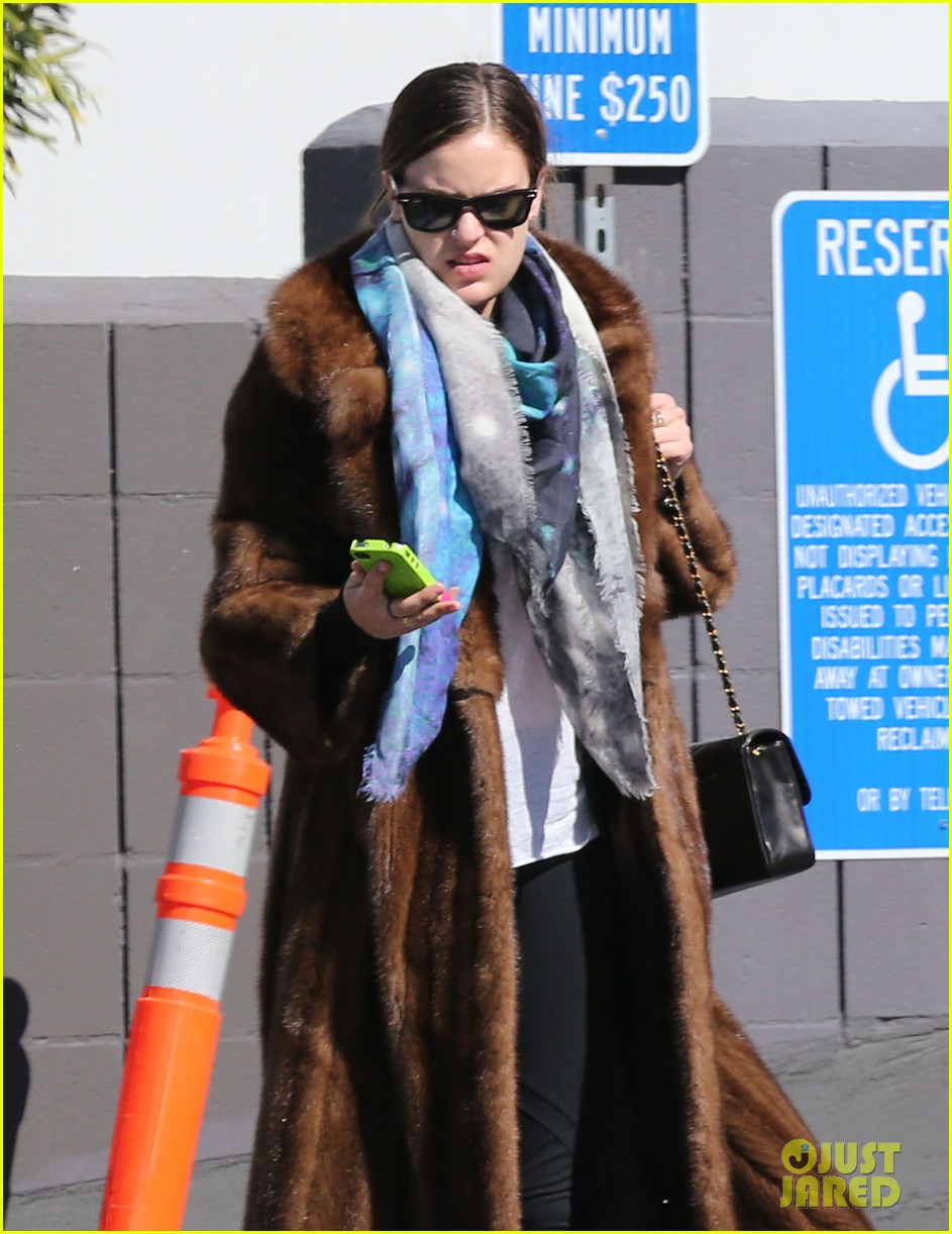 Demi Moore Great Earth Vitamins Visit Photo 2810634 Demi Moore