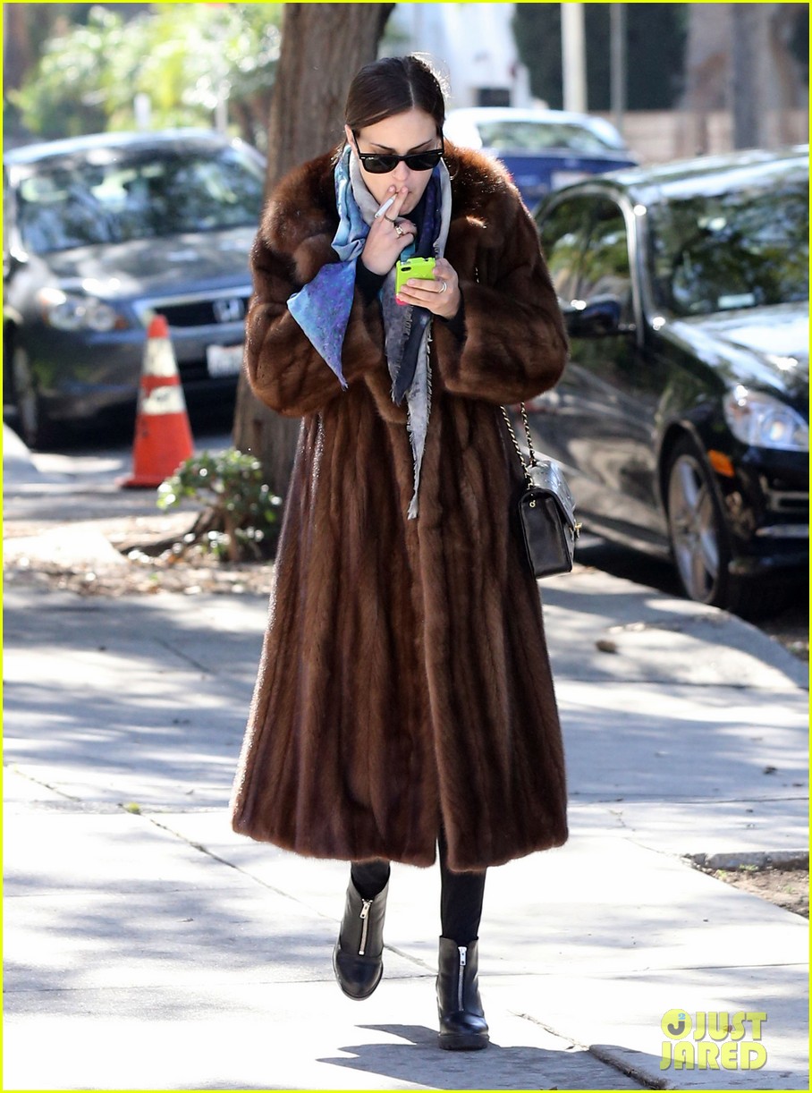 Demi Moore Great Earth Vitamins Visit Photo 2810638 Demi Moore