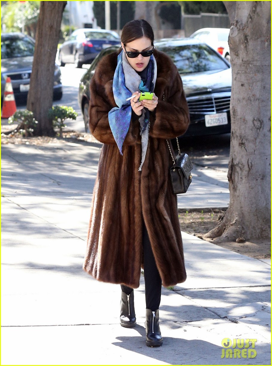 Demi Moore Great Earth Vitamins Visit Photo 2810639 Demi Moore