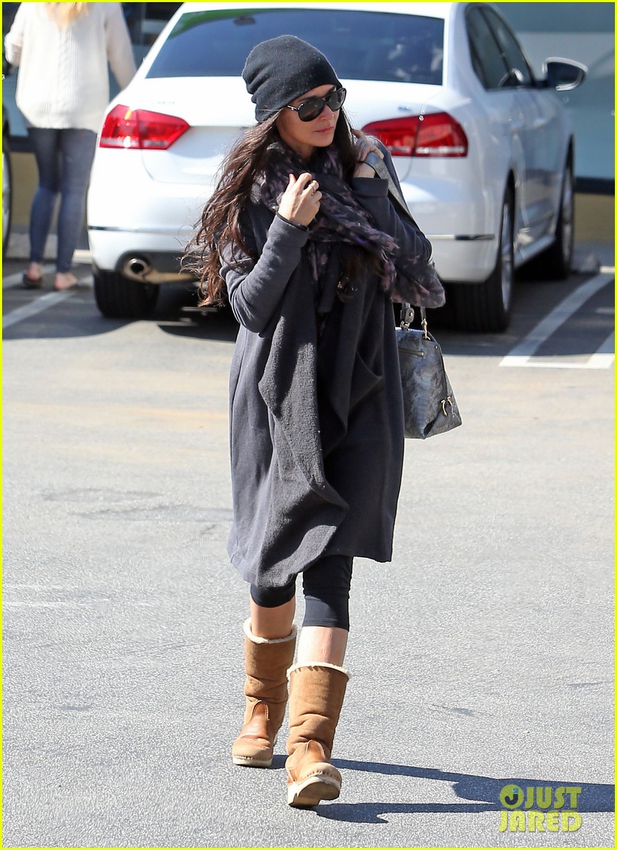 Demi Moore Great Earth Vitamins Visit Photo 2810647 Demi Moore