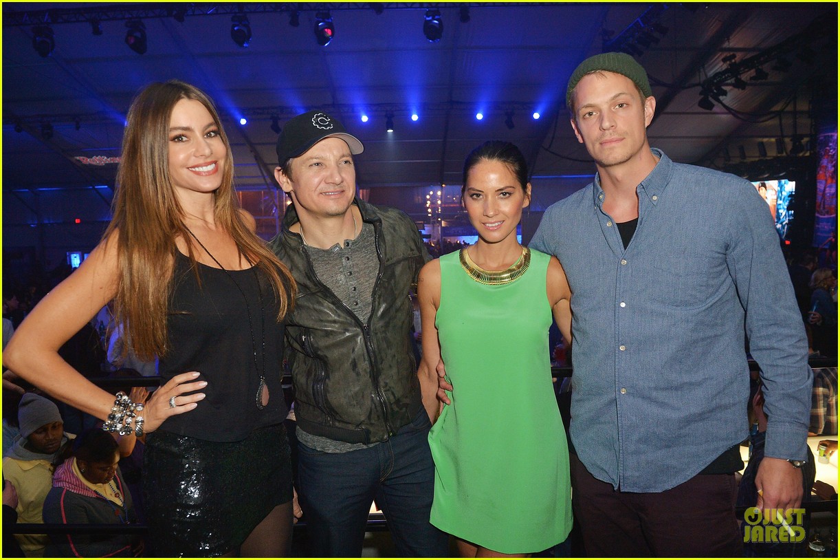 Olivia Munn & Sofia Vergara Rolling Stone Super Bowl Party! Photo(00)