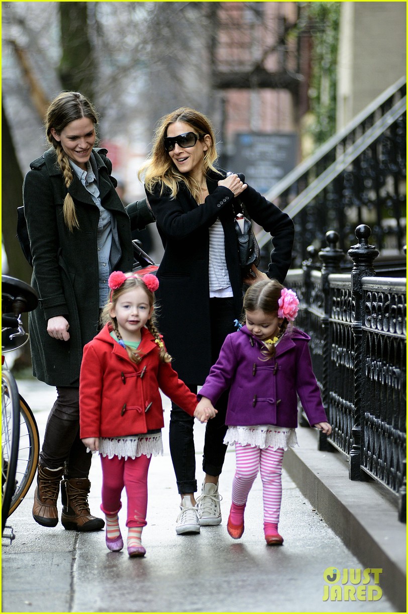 Sarah Jessica Parker Morning Walk with the Twins Photo 2802210