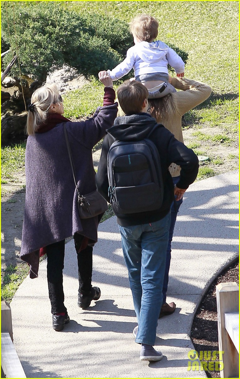 Natalie Portman & Benjamin Millepied Gardens with Aleph! Photo