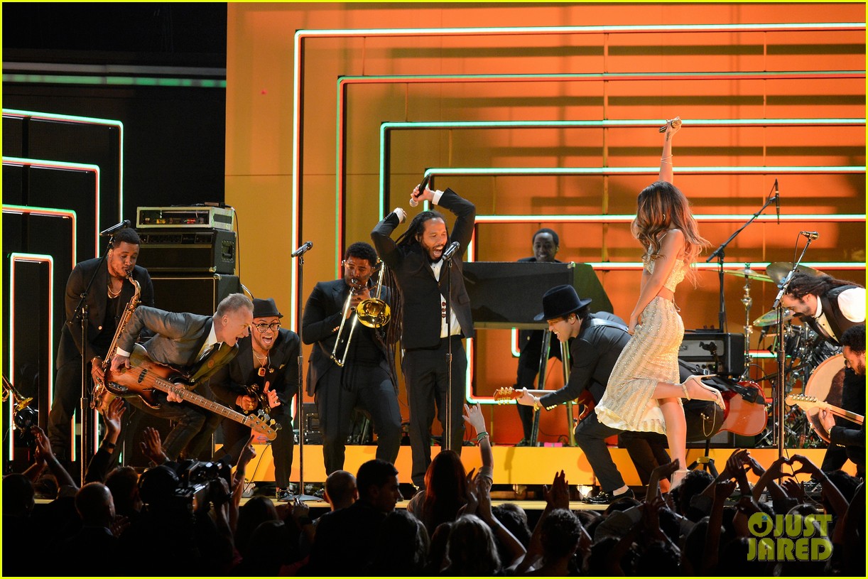 Rihanna Bob Marley Tribute at Grammys 2013 WATCH NOW! Photo 2809556