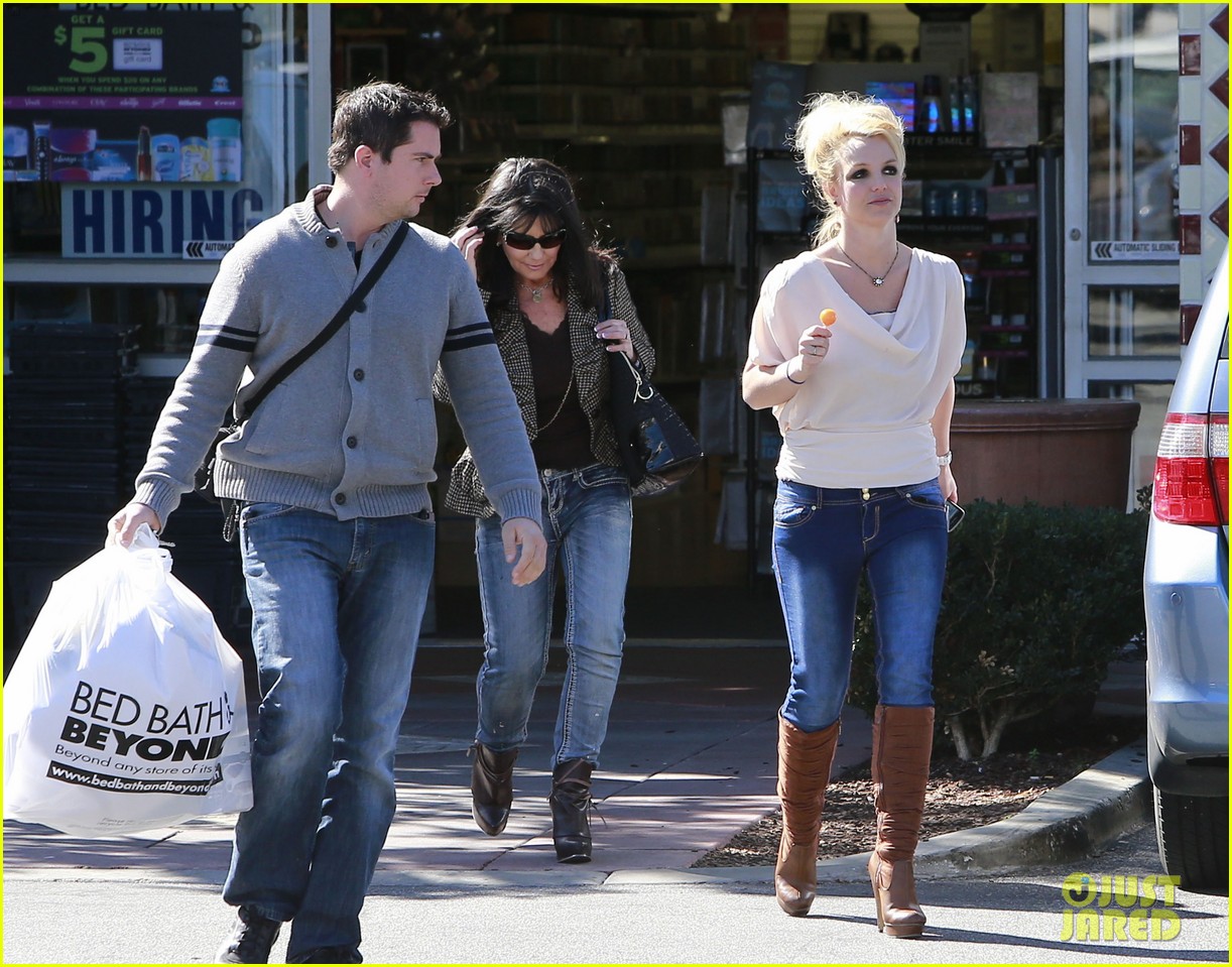 Britney Spears 'Absolutely Sings' on 'Scream & Shout' Photo 2812374