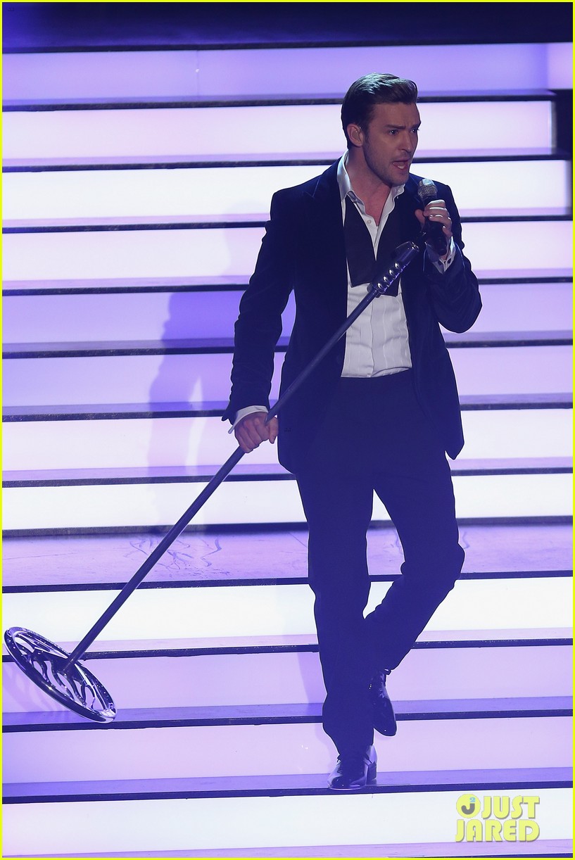 Justin Timberlake Performs 'Mirrors' Live on 'Wetten dass'! Photo