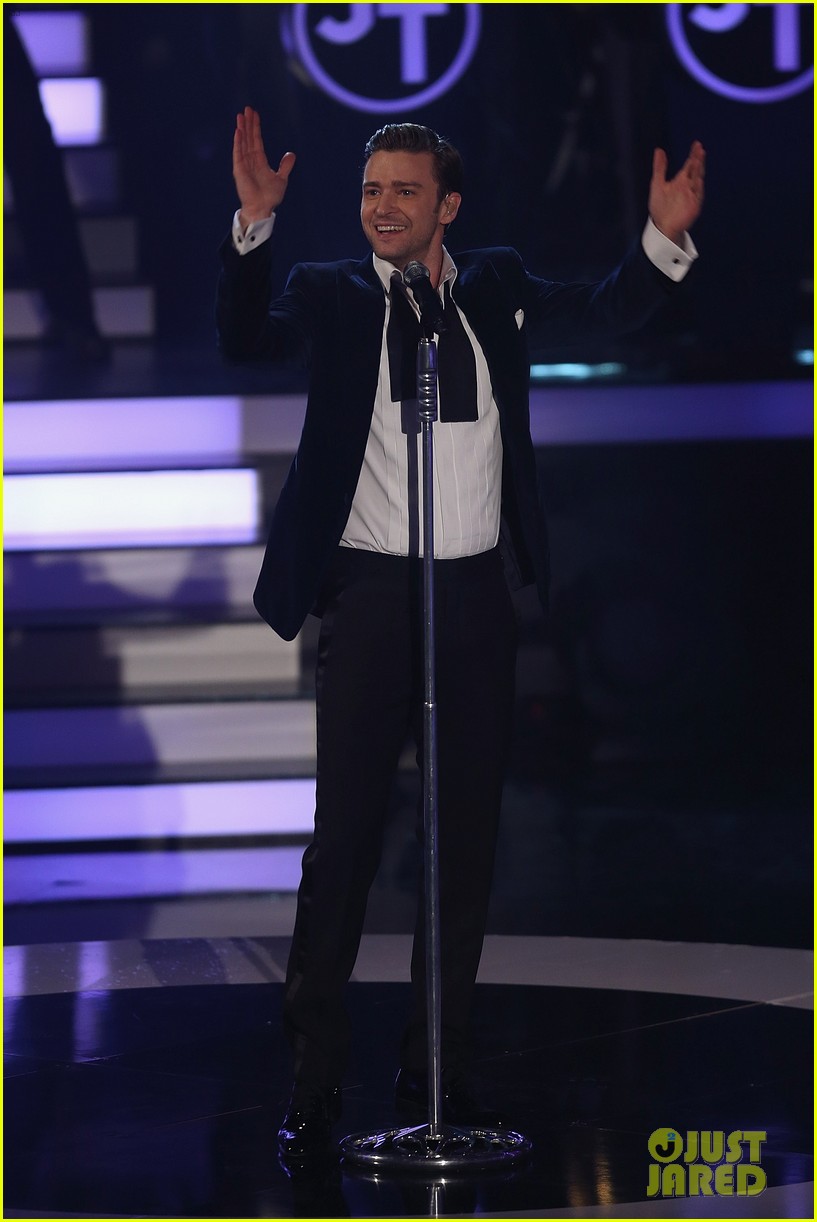 Justin Timberlake Performs 'Mirrors' Live on 'Wetten dass'! Photo