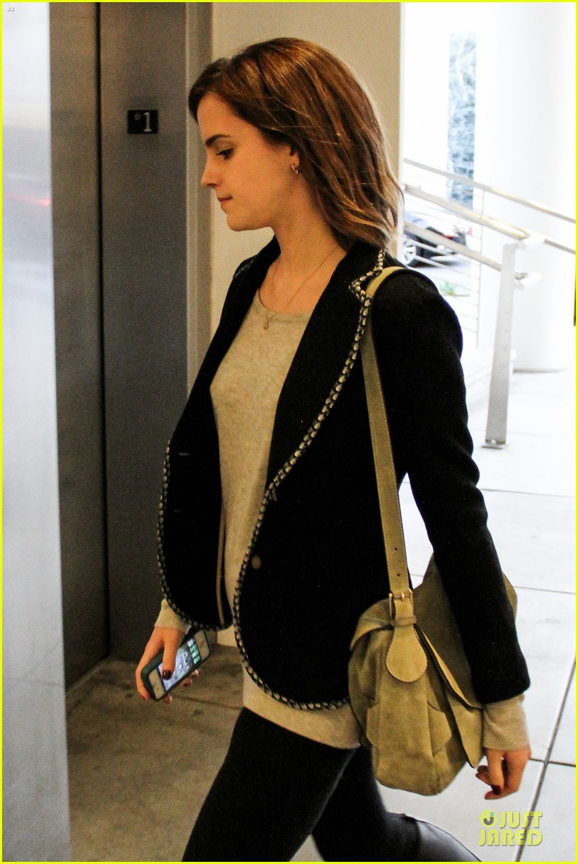 Emma Watson Kristen Stewart Defender! Photo 2810958 Emma Watson Pictures Just Jared