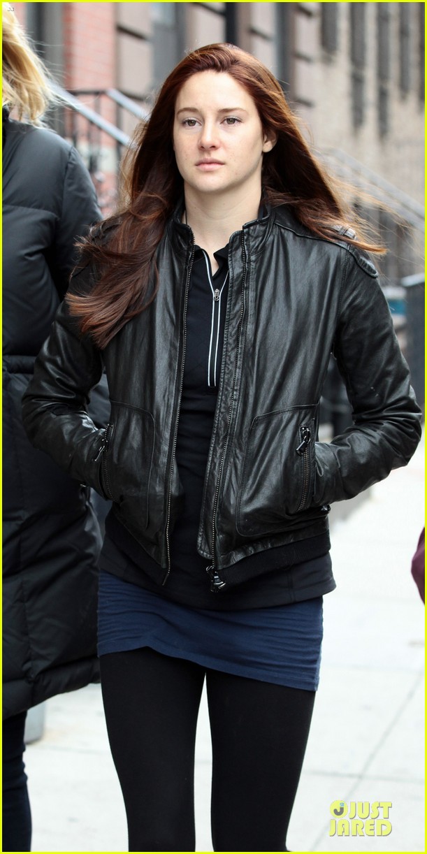 Shailene Woodley Red Hair on 'Amazing SpiderMan 2' Set! Photo 2820864 Shailene Woodley Shailene Woodley Red Hair on 'Amazing SpiderMan 2' Set! Photo 2820864 Shailene Woodley