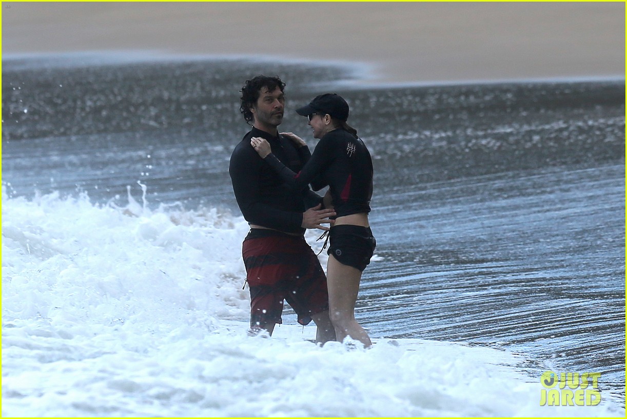 Renee Zellweger Hawaii Hand Holding with Doyle Bramhall II! Photo