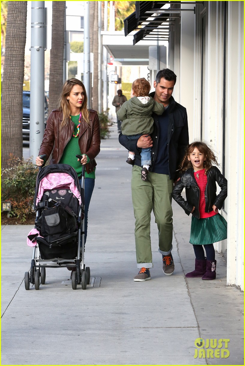 Jessica Alba & Cash Warren Montage Hotel with Honor & Haven! Photo(02)