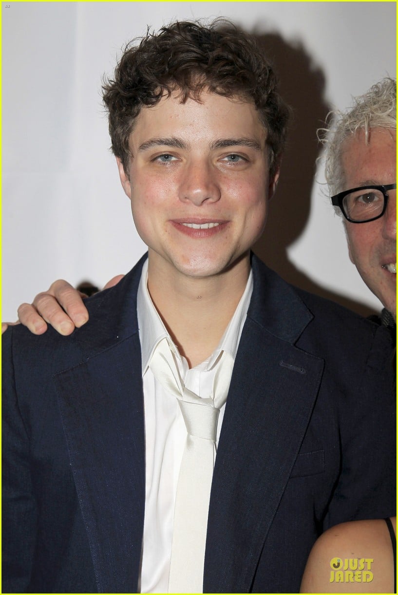 Photo penn badgley zoe kravitz the boy who smells like fish premiere