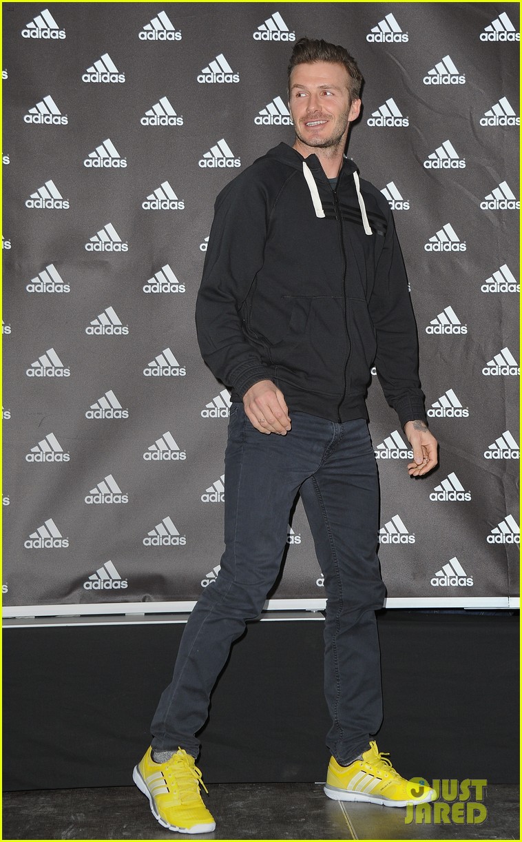 David Beckham: Adidas Autograph Session!: Photo 2822626 | David Beckham  Pictures | Just Jared