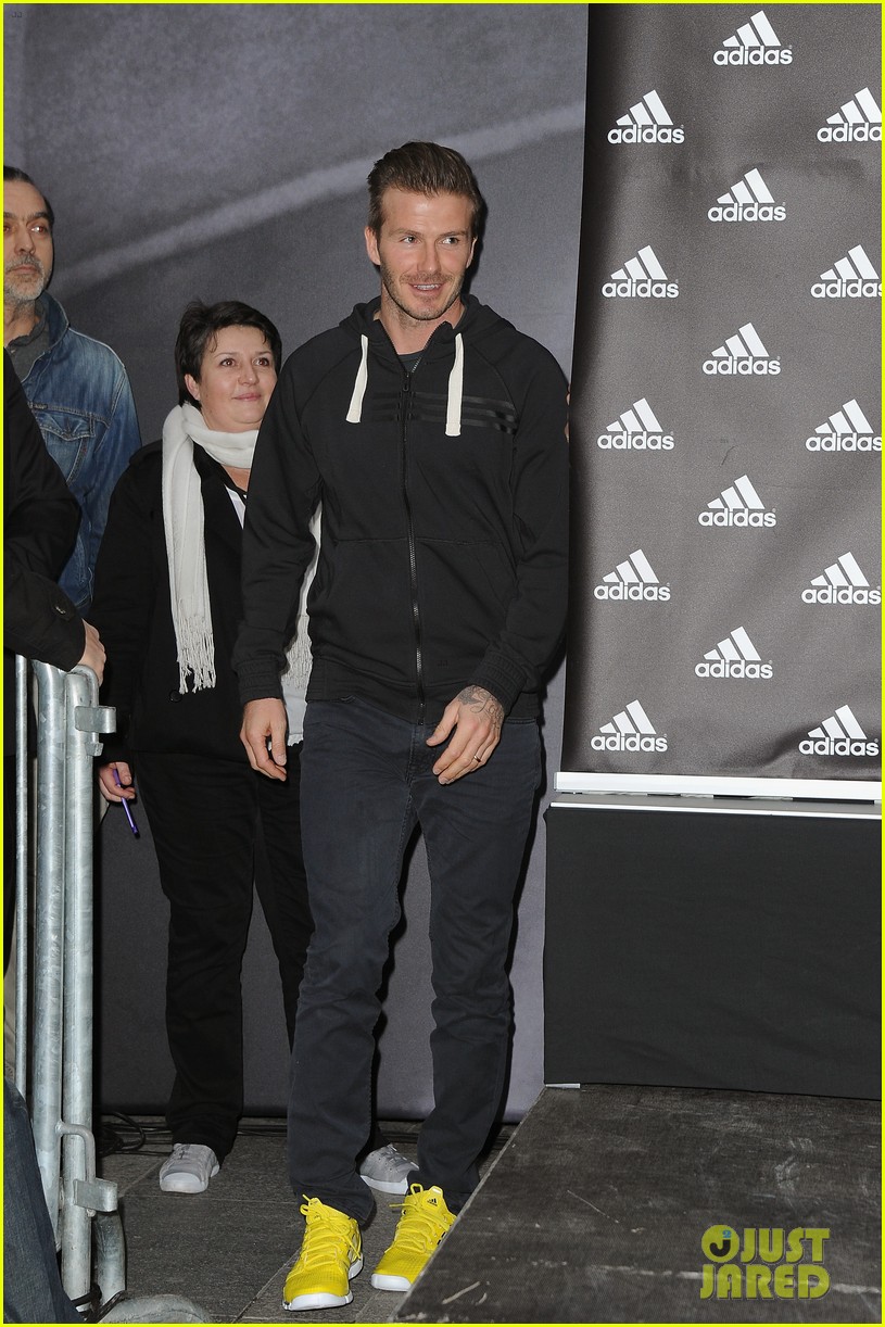 David Beckham: Adidas Autograph Session!: Photo 2822618 | David Beckham  Pictures | Just Jared