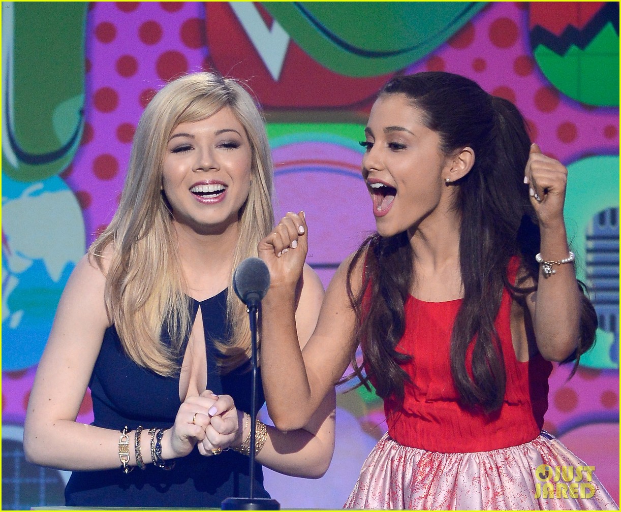 Miranda Cosgrove & Ariana Grande - Kids’ Choice Awards 2013: Photo